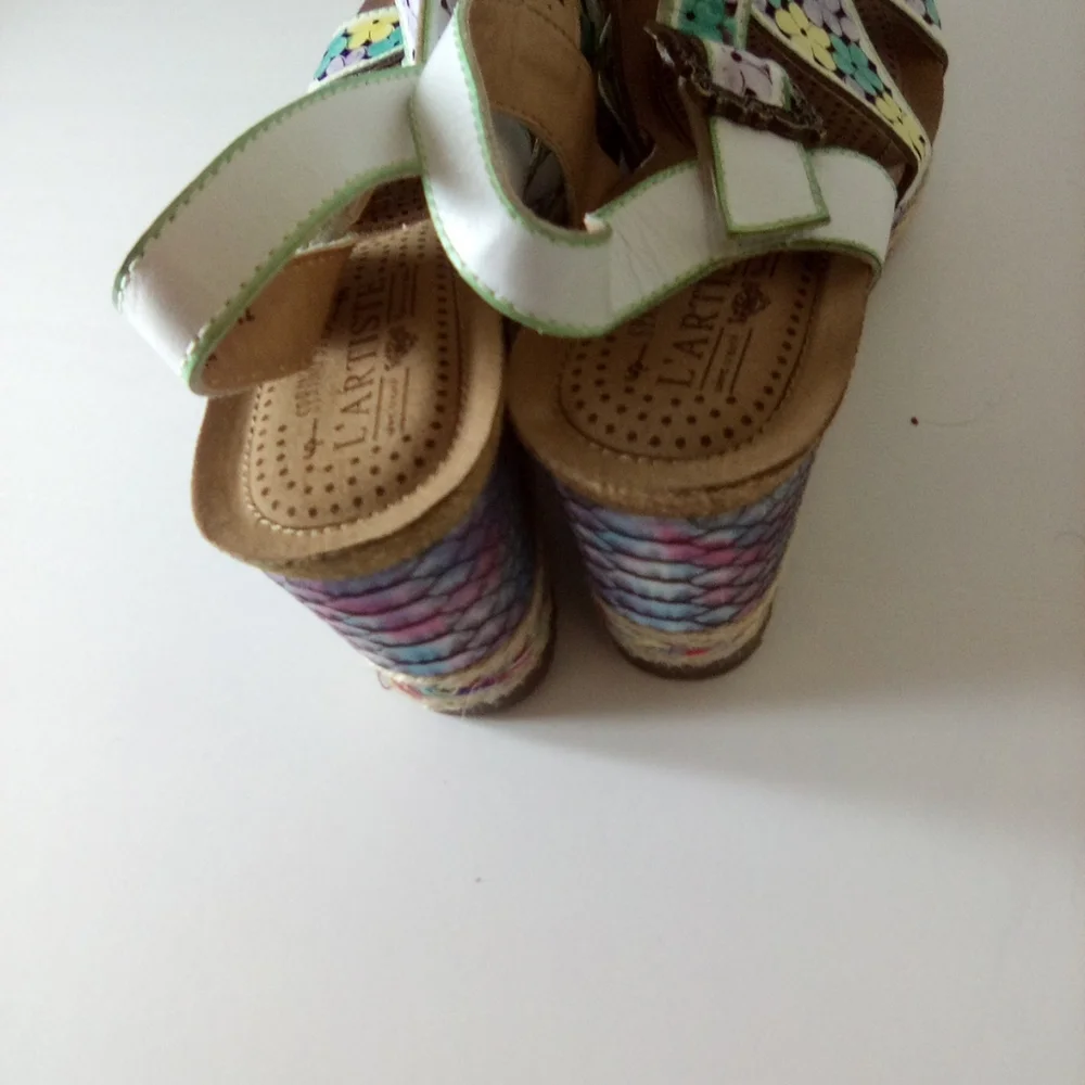L'artiste Floral Platform Sandals with Buckle Size 41